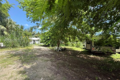 House in Miami, Florida 4 bedrooms, 307.32 sq.m. № 2038930 - photo 28