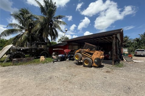 House in Miami, Florida 4 bedrooms, 307.32 sq.m. № 2038930 - photo 21