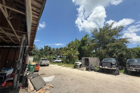 House in Miami, Florida 4 bedrooms, 307.32 sq.m. № 2038930 - photo 23