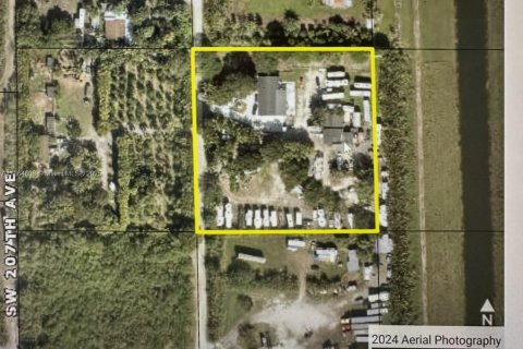 House in Miami, Florida 4 bedrooms, 307.32 sq.m. № 2038930 - photo 5