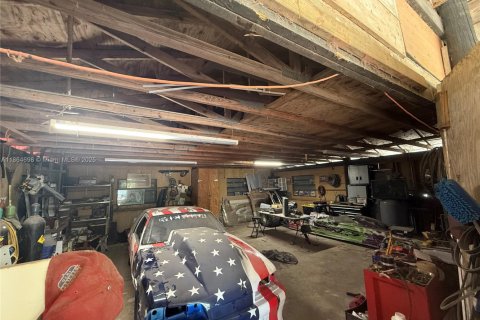 House in Miami, Florida 4 bedrooms, 307.32 sq.m. № 2038930 - photo 22