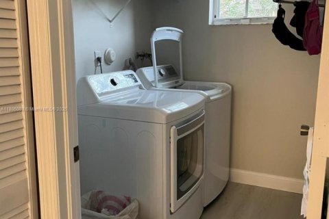 Adosado en venta en Miami, Florida, 3 dormitorios, 158.86 m2 № 1933940 - foto 11