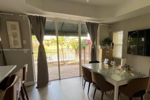 Adosado en venta en Miami, Florida, 3 dormitorios, 158.86 m2 № 1933940 - foto 6