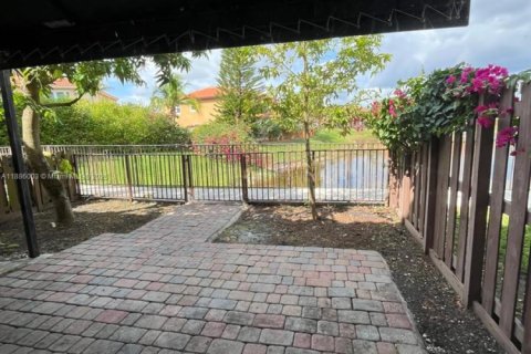 Adosado en venta en Miami, Florida, 3 dormitorios, 158.86 m2 № 1933940 - foto 15