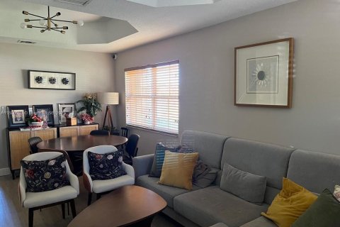 Adosado en venta en Miami, Florida, 3 dormitorios, 158.86 m2 № 1933940 - foto 3