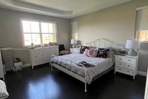 Adosado en venta en Miami, Florida, 3 dormitorios, 158.86 m2 № 1933940 - foto 9