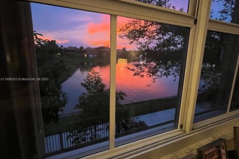 Adosado en venta en Miami, Florida, 3 dormitorios, 158.86 m2 № 1933940 - foto 7