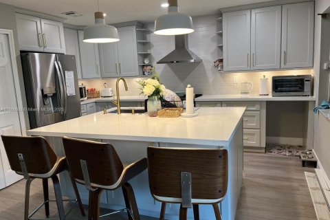 Adosado en venta en Miami, Florida, 3 dormitorios, 158.86 m2 № 1933940 - foto 4