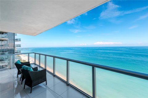 Condominio en venta en Sunny Isles Beach, Florida, 4 dormitorios, 222.41 m2 № 2192854 - foto 10
