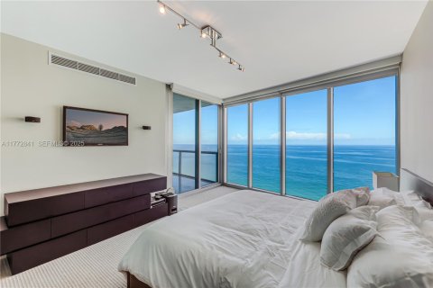 Condominio en venta en Sunny Isles Beach, Florida, 4 dormitorios, 222.41 m2 № 2192854 - foto 16