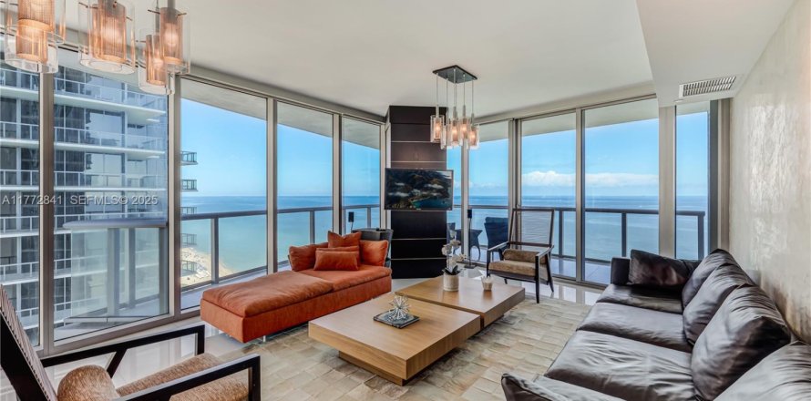 Condominio en Sunny Isles Beach, Florida, 4 dormitorios  № 2192854