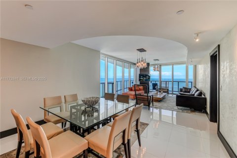 Condominio en venta en Sunny Isles Beach, Florida, 4 dormitorios, 222.41 m2 № 2192854 - foto 7
