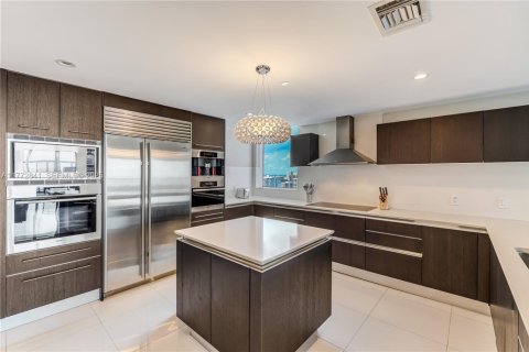 Condominio en venta en Sunny Isles Beach, Florida, 4 dormitorios, 222.41 m2 № 2192854 - foto 13