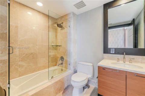 Condominio en venta en Sunny Isles Beach, Florida, 4 dormitorios, 222.41 m2 № 2192854 - foto 28