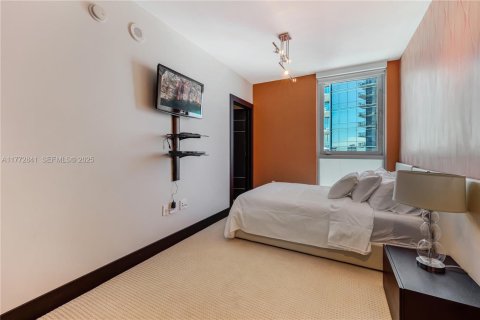 Condominio en venta en Sunny Isles Beach, Florida, 4 dormitorios, 222.41 m2 № 2192854 - foto 20