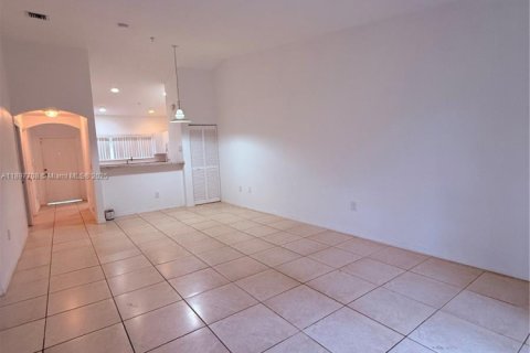 Condo in Pembroke Park, Florida, 2 bedrooms № 1948892 - photo 11