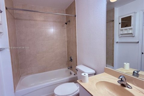 Condo in Pembroke Park, Florida, 2 bedrooms № 1948892 - photo 9