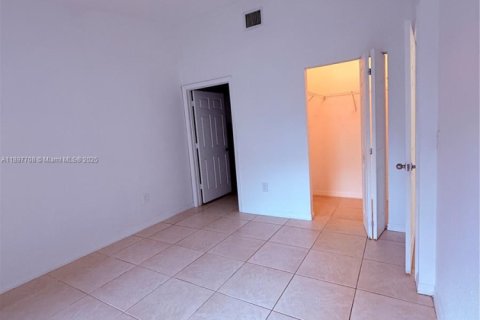 Condo in Pembroke Park, Florida, 2 bedrooms № 1948892 - photo 14