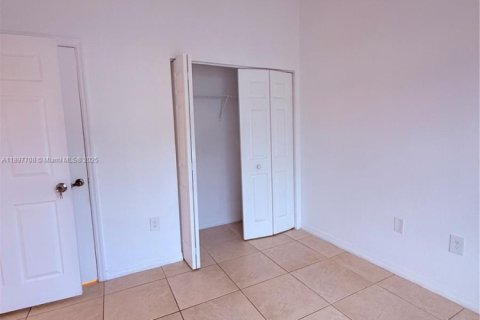 Condo in Pembroke Park, Florida, 2 bedrooms № 1948892 - photo 7