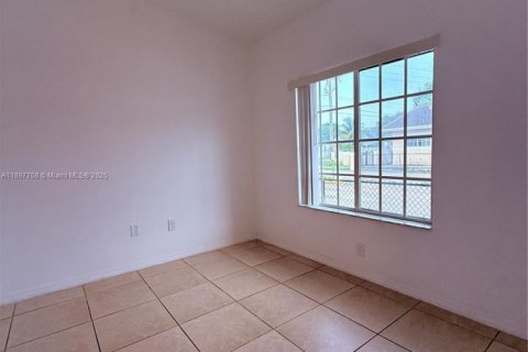 Condo in Pembroke Park, Florida, 2 bedrooms № 1948892 - photo 6