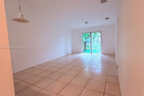 Condo in Pembroke Park, Florida, 2 bedrooms № 1948892 - photo 10