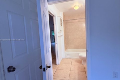 Condo in Pembroke Park, Florida, 2 bedrooms № 1948892 - photo 8