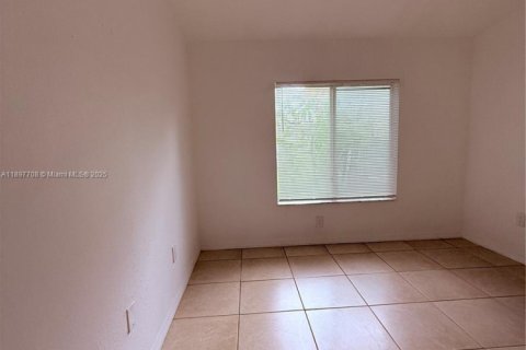 Condo in Pembroke Park, Florida, 2 bedrooms № 1948892 - photo 13