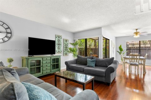 Adosado en venta en Miami, Florida, 2 dormitorios, 114.27 m2 № 2027826 - foto 6