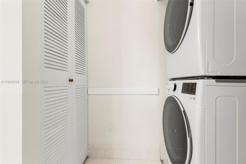 Adosado en venta en Miami, Florida, 2 dormitorios, 114.27 m2 № 2027826 - foto 18