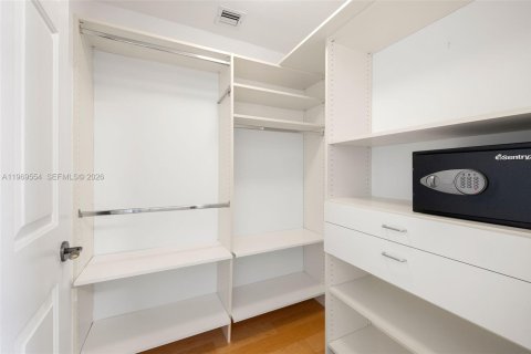 Condo in Coral Gables, Florida, 3 bedrooms  № 2033289 - photo 26