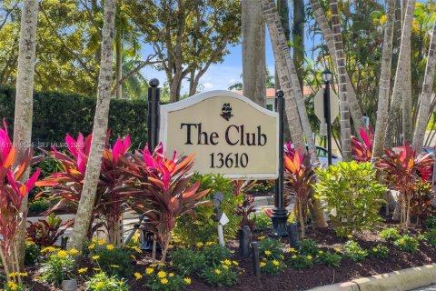 Condo in Coral Gables, Florida, 3 bedrooms  № 2033289 - photo 29