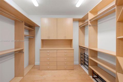 Condo in Coral Gables, Florida, 3 bedrooms  № 2033289 - photo 19