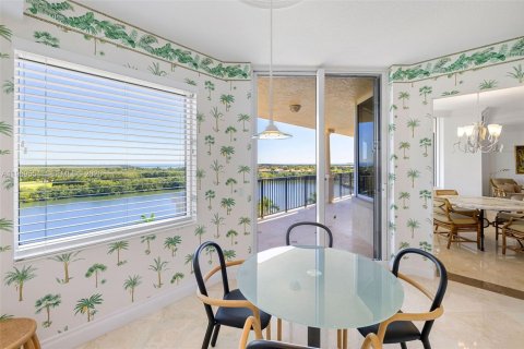 Condo in Coral Gables, Florida, 3 bedrooms  № 2033289 - photo 13