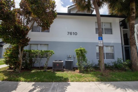 Apartment in Tamarac, Florida 3 bedrooms, 97.55 sq.m. № 2083797 - photo 4