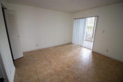 Apartment in Tamarac, Florida 3 bedrooms, 97.55 sq.m. № 2083797 - photo 9