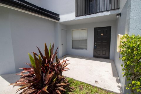 Apartment in Tamarac, Florida 3 bedrooms, 97.55 sq.m. № 2083797 - photo 3