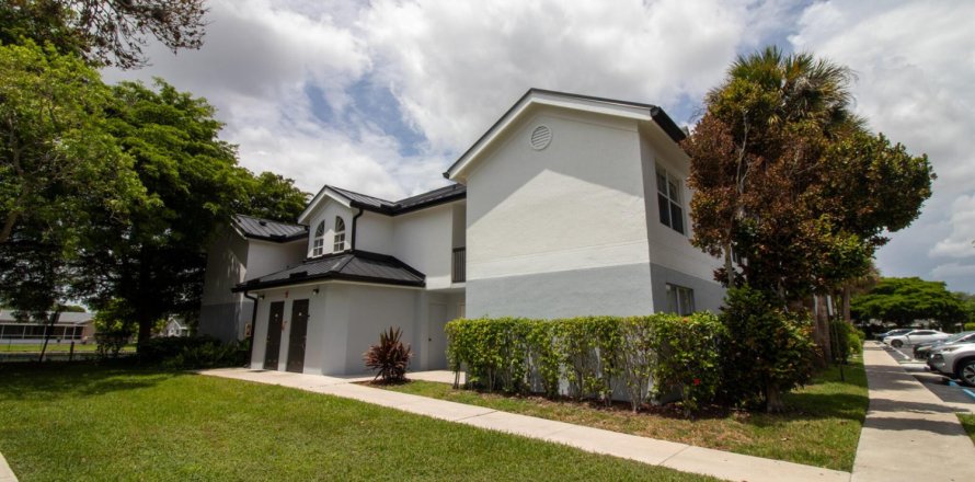 Apartment in Tamarac, Florida 3 bedrooms, 97.55 sq.m. № 2083797