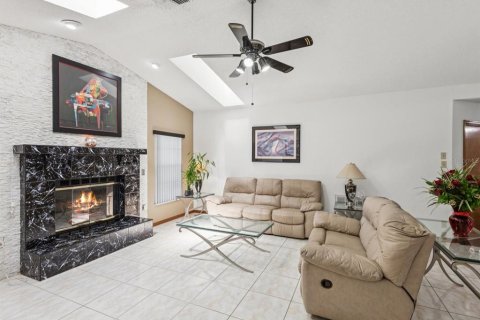 House in Spring Hill, Florida 3 bedrooms, 193.33 sq.m. № 1785385 - photo 20