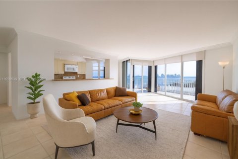 Copropriété à louer à Miami, Floride: 2 chambres, 136.47 m2 № 1987523 - photo 1