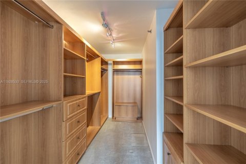 Copropriété à louer à Miami, Floride: 2 chambres, 136.47 m2 № 1987523 - photo 29