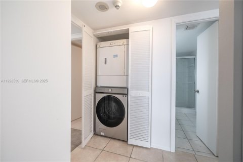 Copropriété à louer à Miami, Floride: 2 chambres, 136.47 m2 № 1987523 - photo 19