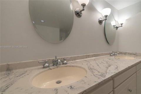 Copropriété à louer à Miami, Floride: 2 chambres, 136.47 m2 № 1987523 - photo 28