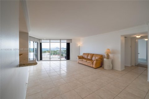 Copropriété à louer à Miami, Floride: 2 chambres, 136.47 m2 № 1987523 - photo 7