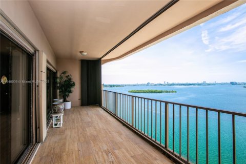 Купить кондоминиум в Майами, Флорида 2 спальни, 181.16м2, № 1828789 - фото 5