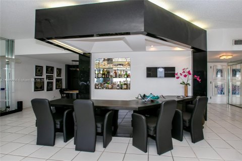 Купить кондоминиум в Майами, Флорида 2 спальни, 181.16м2, № 1828789 - фото 10