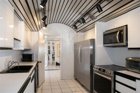 Купить кондоминиум в Майами, Флорида 2 спальни, 181.16м2, № 1828789 - фото 6