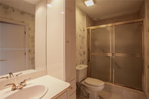 Купить кондоминиум в Майами, Флорида 2 спальни, 181.16м2, № 1828789 - фото 17