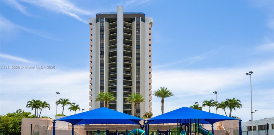 Condo in Miami, Florida, 2 bedrooms № 1828789