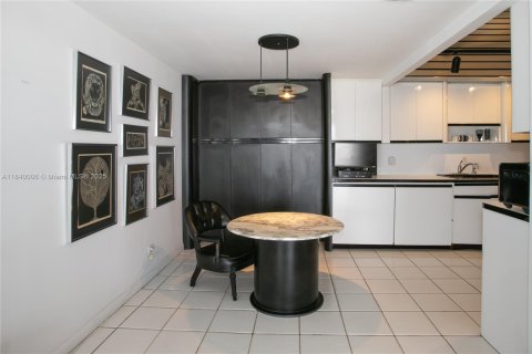 Купить кондоминиум в Майами, Флорида 2 спальни, 181.16м2, № 1828789 - фото 7
