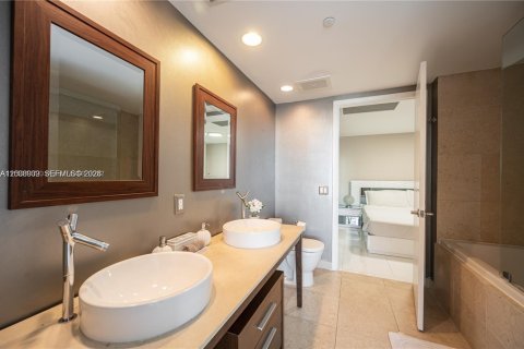 Condominio en venta en Miami, Florida, 2 dormitorios, 88.54 m2 № 2183935 - foto 13